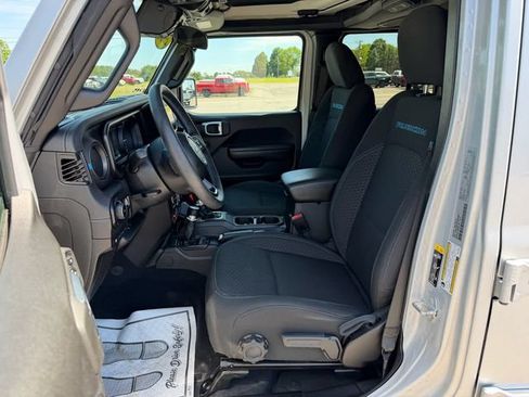 Used 2024 Jeep Wrangler Unlimited Rubicon 4xe w/ Safety Group AWD/4WD image 9