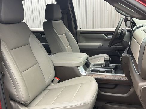 Used 2025 GMC Sierra 1500 SLT AWD/4WD image 39