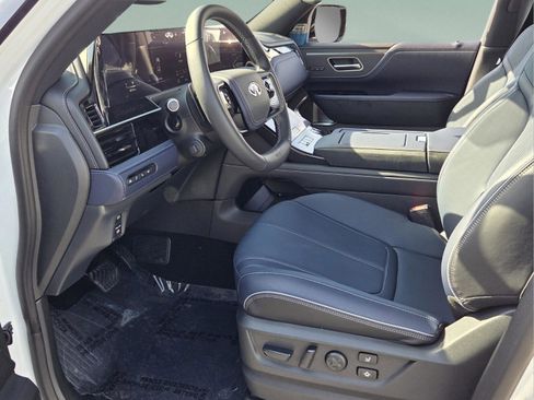 New 2026 INFINITI QX80 4WD image 12