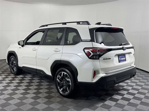 Used 2025 Subaru Forester Premium image 8