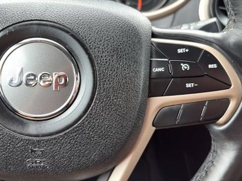 Used 2018 Jeep Cherokee Limited AWD/4WD image 10
