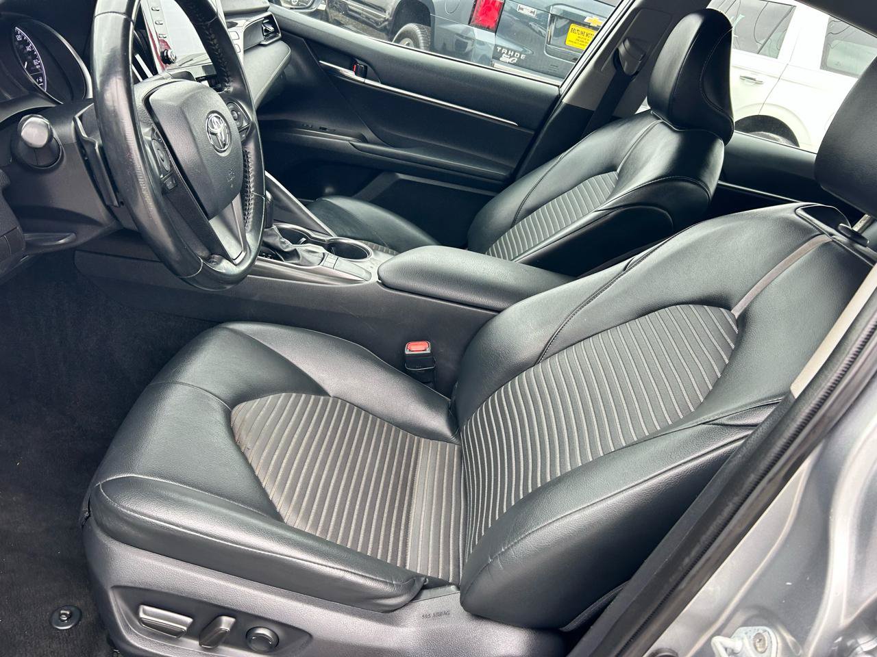Used 2023 Toyota Camry SE FWD image 6