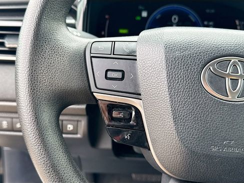 Used 2025 Toyota Camry LE image 34