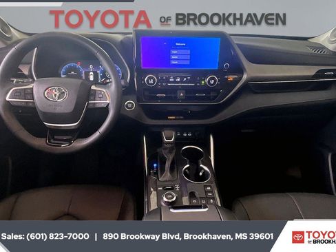 Used 2026 Toyota Highlander Limited AWD/4WD image 15