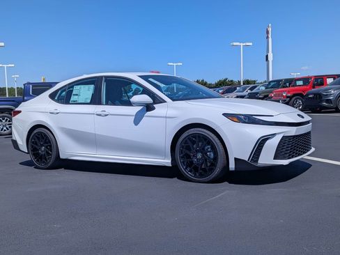 New 2026 Toyota Camry SE FWD image 2
