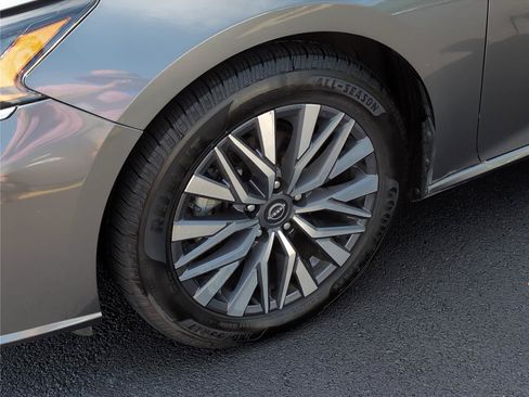 Used 2023 Nissan Altima 2.5 SV FWD image 11
