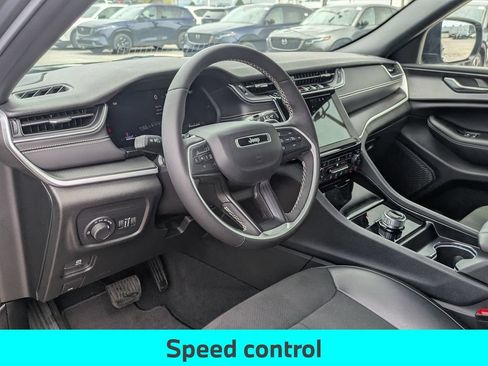 Used 2025 Jeep Grand Cherokee Altitude AWD/4WD image 35
