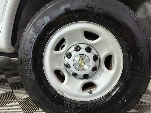 Used 2025 Chevrolet Express 2500 w/ Driver Convenience Package RWD image 34