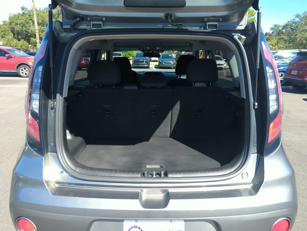 Used 2017 Kia Soul + FWD image 29