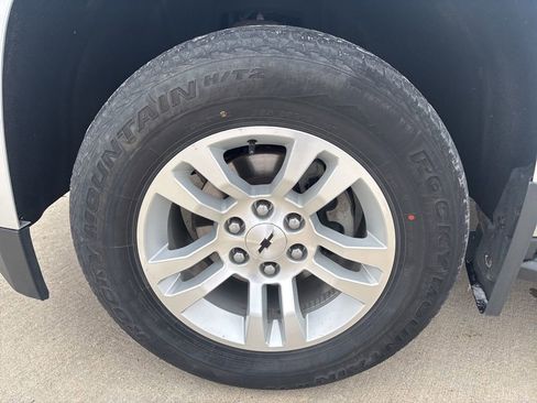 Used 2018 Chevrolet Suburban LT image 10