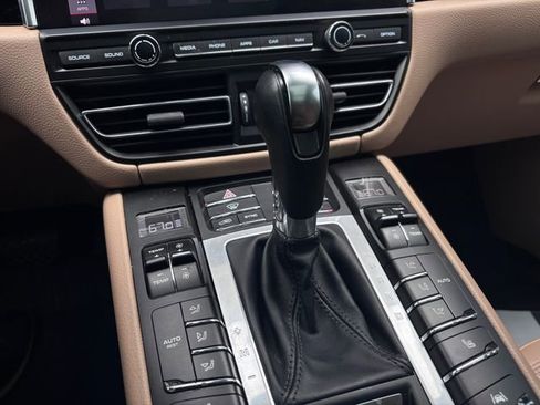 Certified 2021 Porsche Macan AWD/4WD image 21