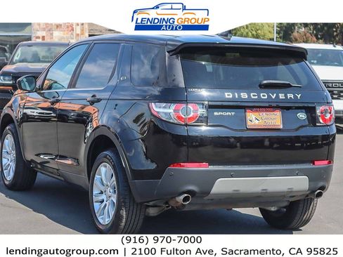 Used 2018 Land Rover Discovery Sport SE image 2
