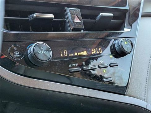 Used 2022 Toyota Camry SE image 7