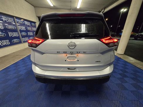 Used 2025 Nissan Rogue SV image 5