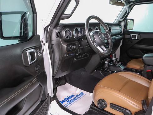 Used 2022 Jeep Wrangler Unlimited Sahara AWD/4WD image 4