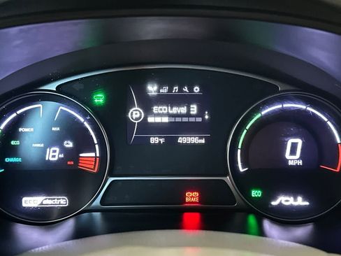 Used 2019 Kia Soul EV + FWD image 31