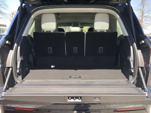 New 2026 Lincoln Navigator Premiere image 24