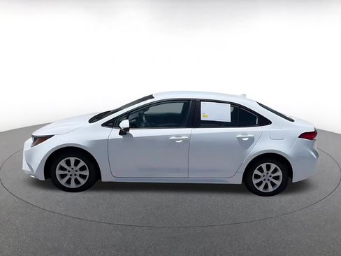 Used 2025 Toyota Corolla LE FWD image 9