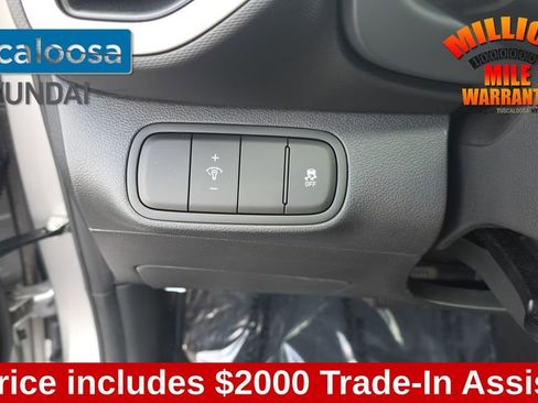 Used 2024 Hyundai Venue SEL image 14