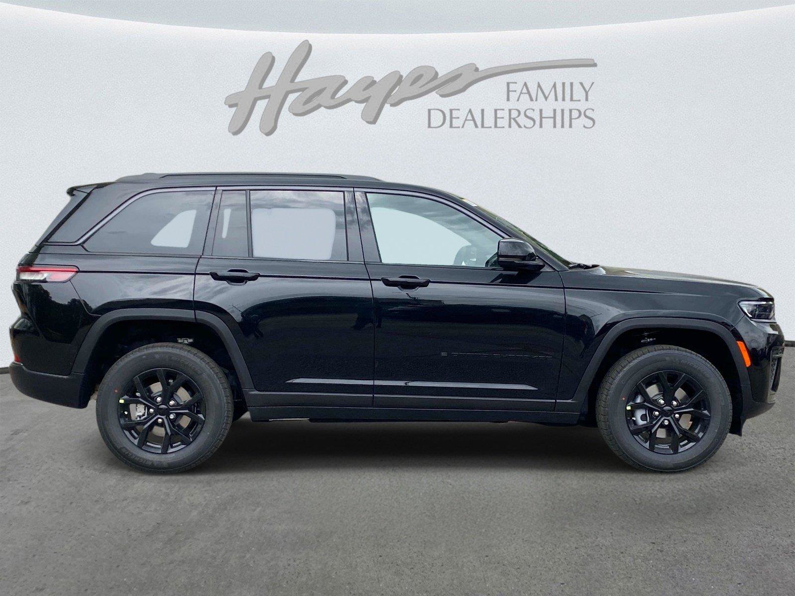 New 2026 Jeep Grand Cherokee Altitude RWD image 3