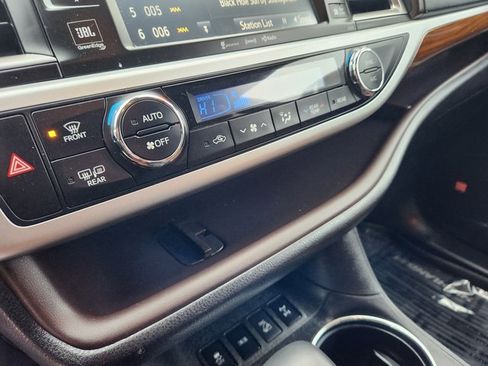 Used 2019 Toyota Highlander Limited image 16
