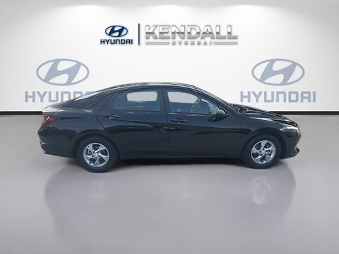 Used 2021 Hyundai Elantra SE FWD image 31
