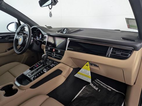 Certified 2026 Porsche Macan AWD/4WD image 19