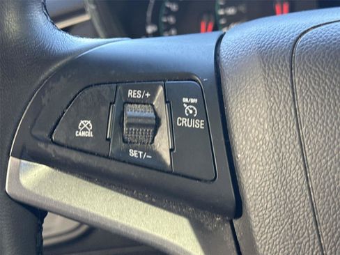 Used 2022 Chevrolet Trax LT w/ LT Convenience Package AWD/4WD image 23