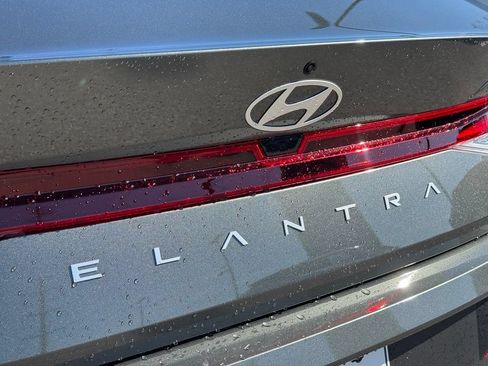 Used 2026 Hyundai Elantra SE FWD image 12