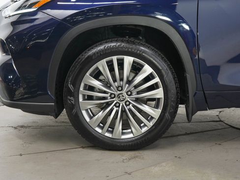 Used 2026 Toyota Highlander Platinum AWD/4WD image 31