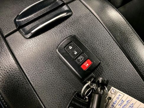 Used 2018 Toyota Highlander XLE AWD/4WD image 15