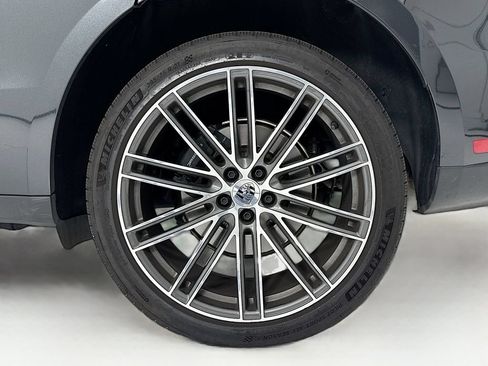 Certified 2025 Porsche Macan AWD/4WD image 33