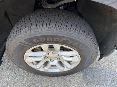 Used 2022 Chevrolet Silverado 1500 LT AWD/4WD image 8