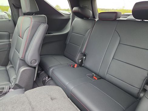 New 2026 Chevrolet Traverse RS w/ LPO, Floor Liner Package AWD/4WD image 28