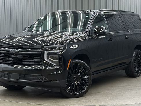 Used 2025 Chevrolet Suburban High Country AWD/4WD image 1