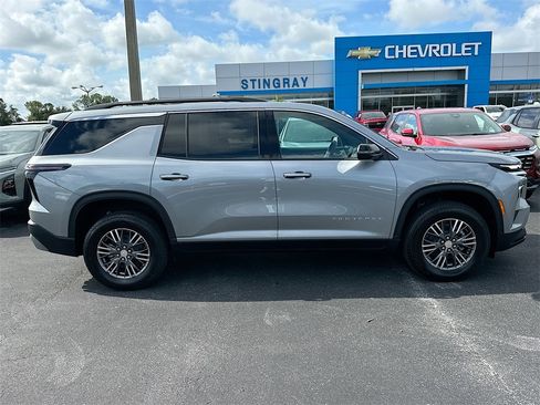 New 2026 Chevrolet Traverse LT w/ LPO, Floor Liner Package image 3