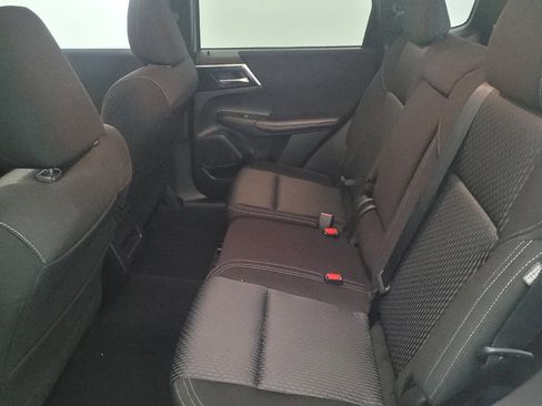 Used 2024 Mitsubishi Outlander ES image 18