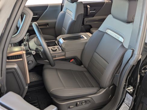 Used 2025 GMC Hummer EV 2X image 16