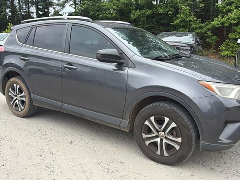 Used 2018 Toyota RAV4 LE FWD image 5