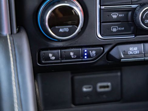 Used 2021 Chevrolet Tahoe Premier w/ Premium Package image 15