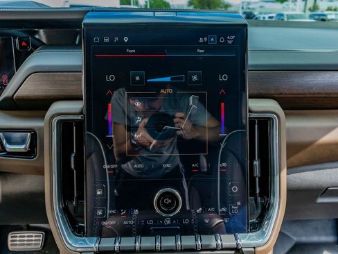 Used 2025 GMC Yukon Denali Ultimate image 27