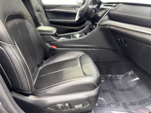 Used 2024 Jeep Grand Cherokee L Limited w/ Luxury Tech Group II image 50