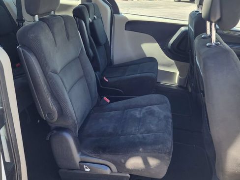 Used 2016 Dodge Grand Caravan American Value Package FWD image 8