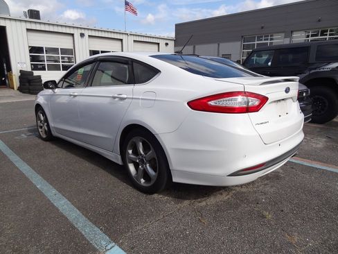 Used 2015 Ford Fusion SE w/ Equipment Group 201A image 4