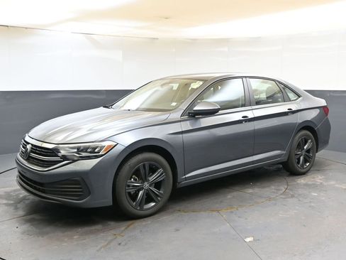 Used 2023 Volkswagen Jetta SE w/ Black Wheel Package image 2