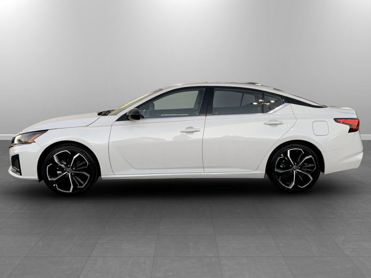 Used 2024 Nissan Altima 2.5 SR FWD image 4