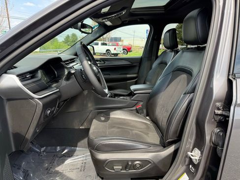 Certified 2023 Jeep Grand Cherokee L Laredo AWD/4WD image 12