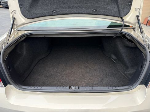 Used 2011 Chevrolet Impala LTZ image 25