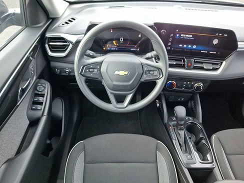 Used 2025 Chevrolet TrailBlazer LT AWD/4WD image 14