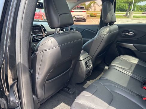 Used 2019 Jeep Cherokee Overland AWD/4WD image 37